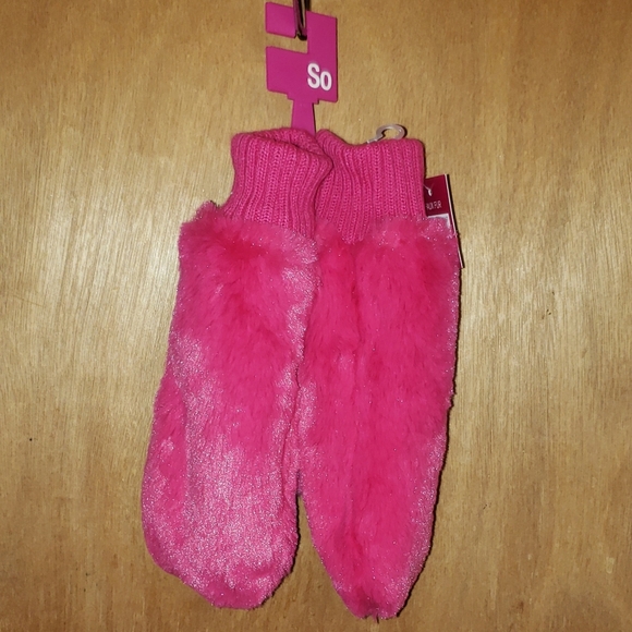 NWT Women's SO Faux Fur Mittens - Pink - Picture 5 of 5
